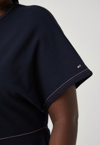 Thumbnail Image 6