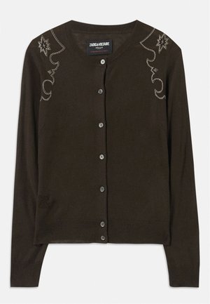 Cardigan brun foncé en tissu doux, avec un col rond, des manches longues et des strass décoratifs sur les épaules.