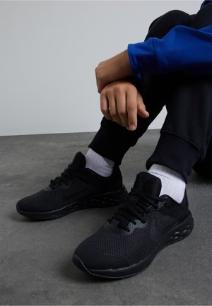 NIKE REVOLUTION 6 (GS) - Løbesko til landevejen - black/dark smoke grey