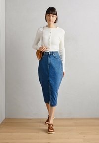 Thumbnail Image 2