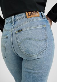 Lee CAROL - Jeans Tapered Fit - laundry line