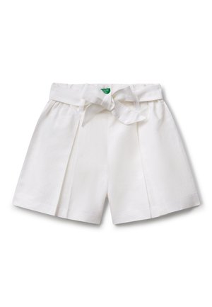 Shorts bianchi con pieghe e cintura in tie, realizzati in un tessuto leggero. Caratterizzati da una texture morbida e un design a gamba dritta.