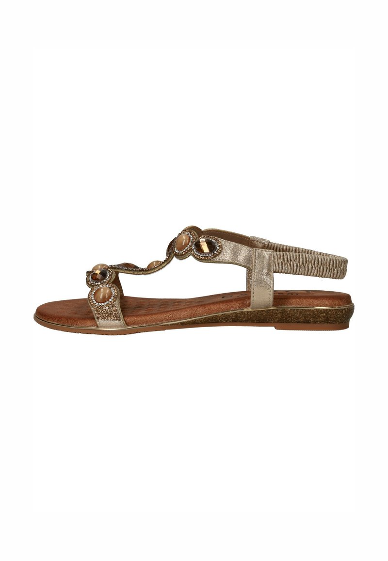 Gouden metallic platte sandalen met een gestructureerde binnenzool, decoratieve cirkelvormige accenten en een gevlochten band. Laag profiel hakontwerp.