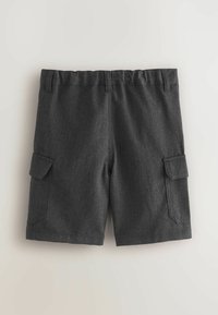 Ciemnoszare szorty cargo z paskiem i pętelkami, dwoma bocznymi kieszeniami oraz dwiema kieszeniami z klapką na udach. Teksturowana tkanina.