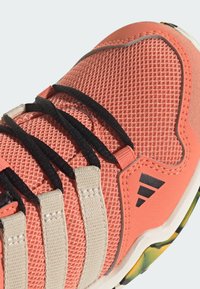 adidas Performance AX2R HIKING SHOES - Trekingové boty - coral fusion white solar gold