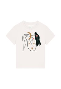 Weißes Baumwoll-T-Shirt mit einer Linienezeichnung einer liegenden Figur, verziert mit floralen und himmlischen Motiven in Schwarz, Gold und rosa Akzenten.
