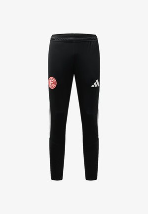 Czarne spodnie sportowe z elastycznym pasem, białe logo Adidas na prawym udzie, logo Fortuna Düsseldorf na lewym udzie oraz białe paski po bokach.