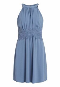 Robe bleu clair sans manches avec un corsage plissé et une ceinture ornée de dentelle, avec un détail dos en forme de trou de serrure.