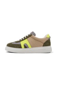 Sneaker with a combination of green suede and beige synthetic materials, featuring gray accents, a bright yellow stripe, and a white sole.