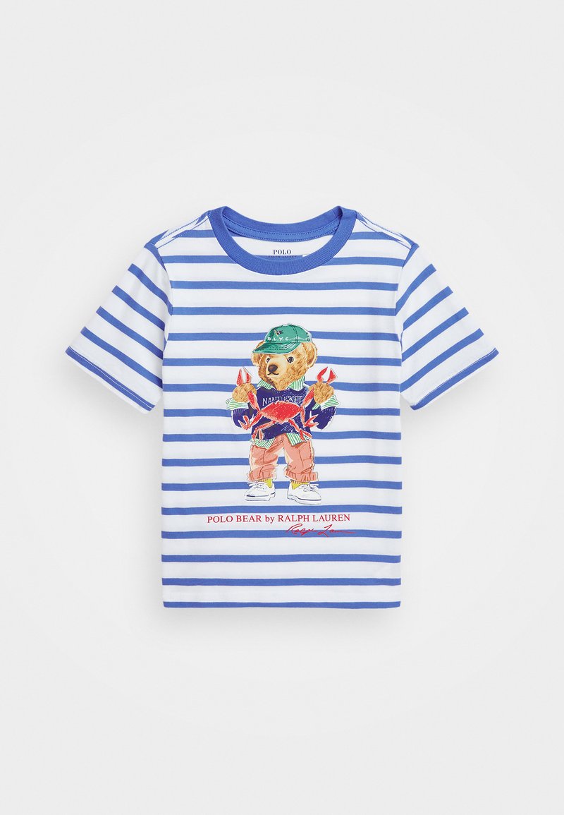 Camisa de manga corta a rayas con rayas azules y blancas, presenta un gráfico de un oso vestido de manera colorida y el texto "POLO Bear by RALPH LAUREN".