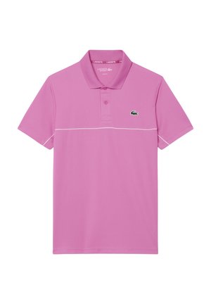 Rosa Polo-Shirt mit kurzen Ärmeln, Kragen, Knopfleiste mit zwei Knöpfen, dünnem weißen horizontalen Streifen und grünem Lacoste-Krokodil-Logo auf der Brust.