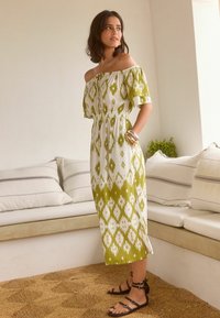 Next PETITE FIT - OFF SHOULDER  - Denní šaty - white green