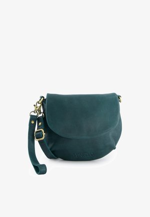 Dunkelgrüne Leder-Umhängetasche mit Klappverschluss, verstellbarem Riemen und "VENEZIA" unten in der Mitte auf der Vorderseite geprägt.