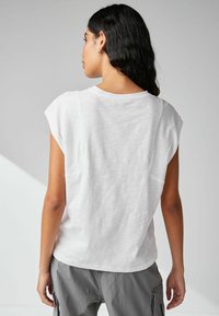 Next CREW NECK - Marškinėliai su spaudiniu - white ground