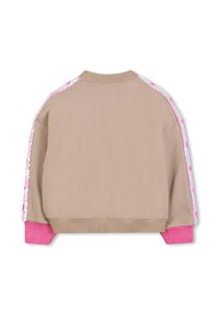 Felpa beige con strisce di paillettes rosa lungo le maniche e polsini a coste rosa brillante, mostrata da dietro su uno sfondo bianco.