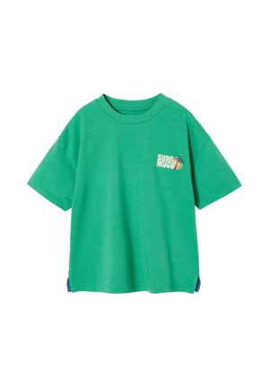 Green short-sleeve T-shirt with "SURF MOOD" text and palm tree graphic on the left chest, round neckline, and blue side hem details.