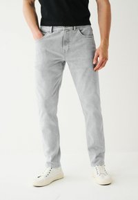 Next AUTHENTIC - Blugi conici - ice grey