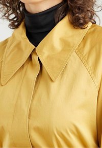 Levi's® Trenchcoat - yellow