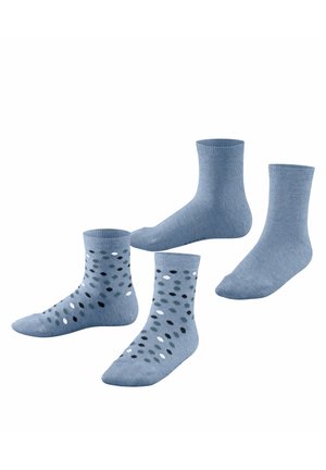 Twee paar lichtblauwe enkelsokken, één effen en één met zwarte, witte en donkerblauwe stippen op een witte achtergrond.