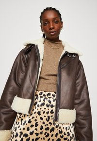ONLY ONLBETTY BONDED AVIATOR - Giacca invernale - mole/humus