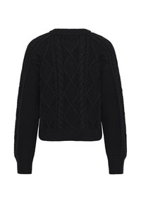 Fekete kötött pulóver dombornyomott gyémánt kábeles mintával, bordás mandzsettákkal és szegéllyel. A hátoldali nézet kiemeli a bonyolult varrásokat.