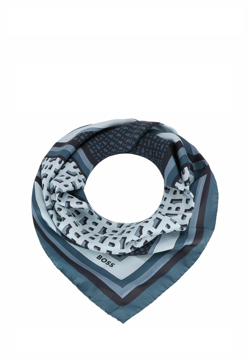 Zijden sjaal in blauwtinten, met geometrische patronen en horizontale strepen. Vierkante vorm met een logo in een hoek.