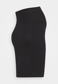 Saia midi preta elástica com cintura alta, textura suave e design justo, apresentando uma costura lateral para adicionar forma.