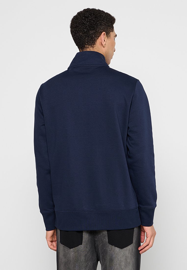 Dunkelblauer Sweatshirt mit hohem Kragen, langen Ärmeln und glatter Textur. Verfügt über einen gerippten Saum und Bündchen, taillierte Passform mit minimalistischer Gestaltung.