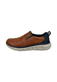 Braune Leder-Slipper mit einer strukturierten Oberfläche, grauer Gummisohle, navyfarbenen Absatzakzenten und seitlichen elastischen Einsätzen für einfaches An- und Ausziehen.