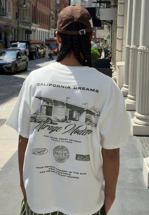 Bershka, CALIFORNIAN DREAMS - TSHIRT - Tričko s potlačou - white