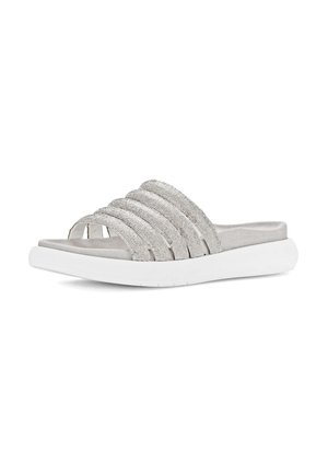 Sandale à glissière gris clair avec plusieurs brides texturées et semelle blanche épaisse, présentée sur un fond blanc.