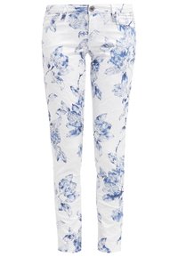 Pantalones de estampado floral en tejido blanco con patrones de flores azules, con un corte ajustado, bolsillos frontales y un cierre de botón.