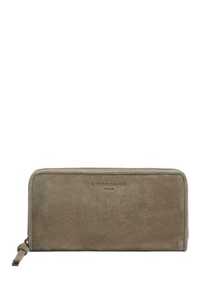 Portafoglio rettangolare in camoscio taupe con chiusura con cerniera e linguetta in pelle, con logo "Liebeskind Berlin" impresso al centro davanti.