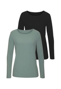 Dvoje dlhých rukávov s vrúbkovaným dizajnom, v zelenej a čiernej farbe. Zelený top má zaoblený výstrih, zatiaľ čo čierny top má podobný dizajn.