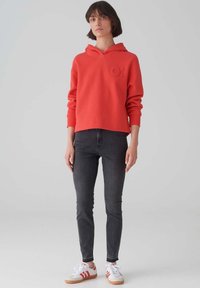 OPUS GARTOX - Felpa con cappuccio - sweet red