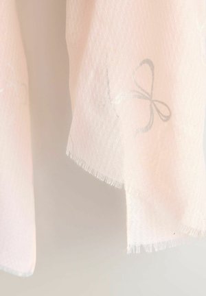 Écharpe rose clair en tissu texturé, arborant un motif de nœuds brodés gris subtil et des bords à franges.