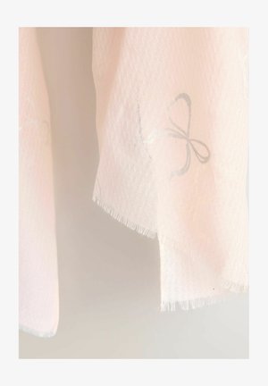 Jasnoróżowy szalik wykonany z teksturowanej tkaniny, z subtelnym szarym haftowanym wzorem w kokardki i frędzlami na brzegach.