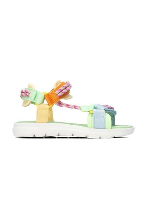 Sandalia deportiva con suela blanca gruesa, con correas ajustables multicolor en diseño de cuerda en verde pastel, naranja y rosa.