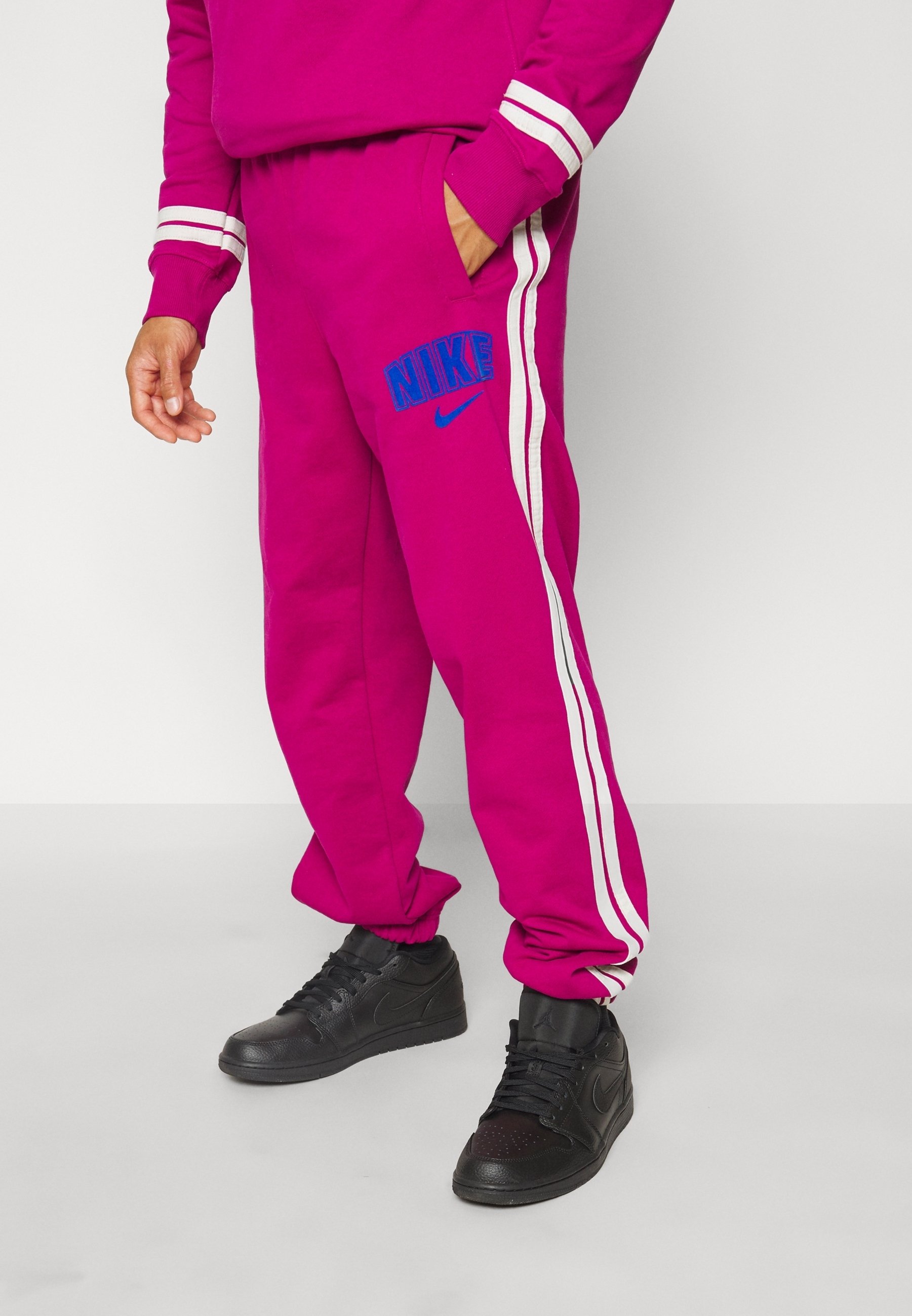 nike mauve joggers