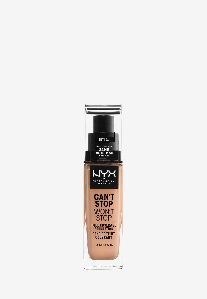 NYX Can't Stop Won't Stop foundation in een doorzichtige glazen fles met een zwarte pomp. Licour beige tint, met zwart-witte branding. 30 mL.