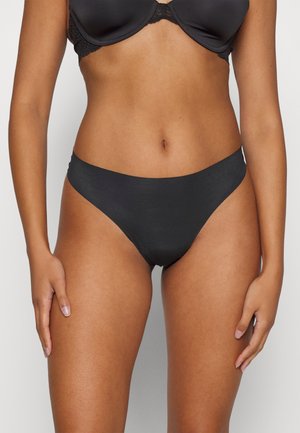 Zwarte bikini-bodems van katoenmix met een naadloos ontwerp, een zachte textuur en een medium hoge taille, zichtbaar ondergoedsnit.