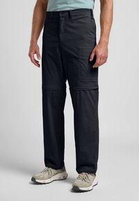 Čierne ľahké cargo nohavice s viacerými vreckami, priamym strihom nohavíc a spevnenou oblasťou kolien. Majú zapínanie na gombík a pútka na opasok.