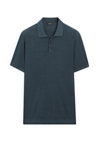 Tmavě modrá polo košile s krátkým rukávem vyrobená z texturované tkaniny, s klasickým límečkem a zapínáním na tři knoflíky. Čistý lem dole.