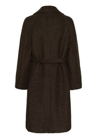 Bruine wollen wrapjas met een kraag, brede mouwen en een bijpassende riem in de taille. Eenvoudig ontwerp, middellange lengte, textuurstof.