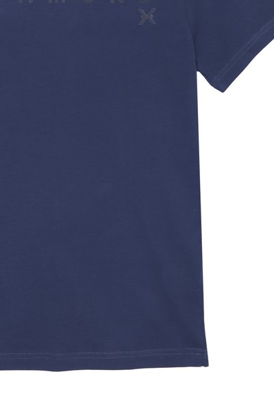T-shirt in cotone blu navy con scollatura a girocollo. Presenta un design del logo testuale discreto in una tonalità più chiara e dettagli di orlo cucito.