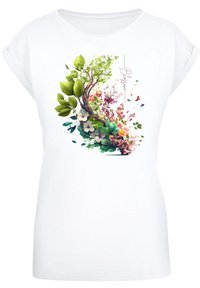Weißes T-Shirt mit kurzen Ärmeln, das ein farbenfrohes grafisches Design mit Blumen und Bäumen zeigt, einschließlich grüner Blätter und pinker Blüten.