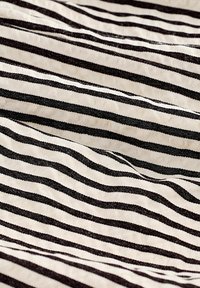 Next TEXTURED STRIPE TIE WAIST - REGULAR FIT - Pantaloni scurți - black and white