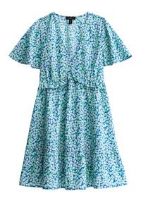 Květinové šaty v modro-zelených odstínech, s hlubokým výstřihem do V, krátkými rukávy, elastickým pasem a rozšířeným skládaným sukní.