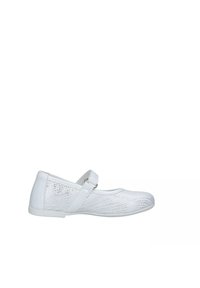 Ballet flats bianche con una parte superiore in sintetico liscio, una cinghia sulla parte centrale e una punta arrotondata. I dettagli testurizzati aggiungono un design sottile.