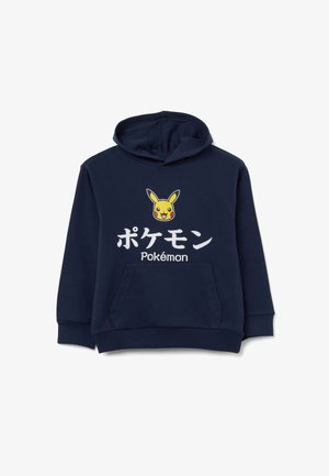 Sudadera de color azul marino hecha de algodón, con un bolsillo frontal y un gráfico de Pikachu con texto en japonés e inglés debajo.